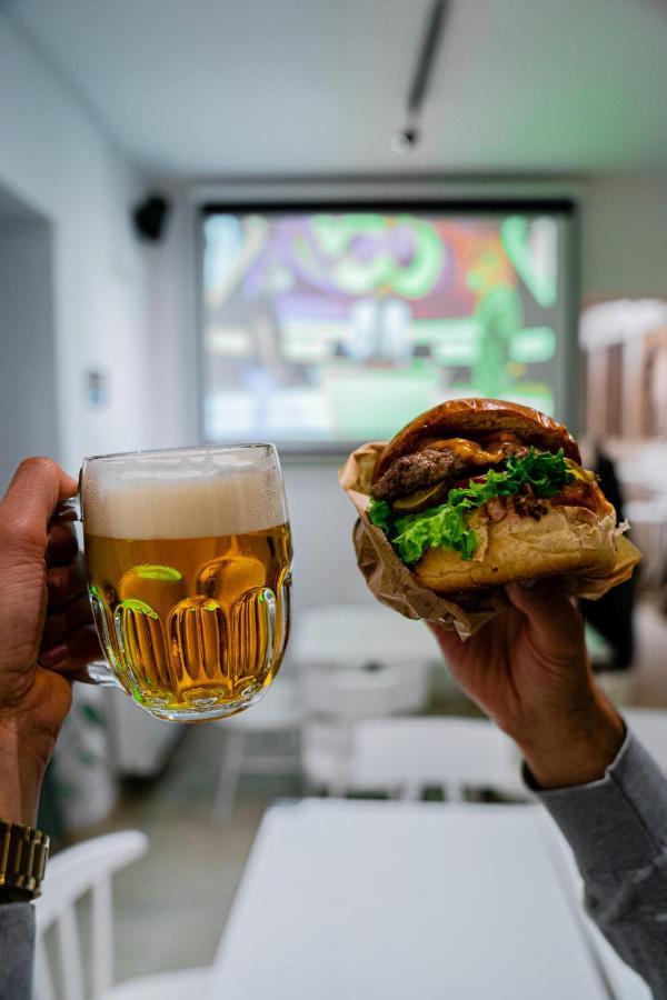 Street Food Possonium Apartments Bratislava Luaran gambar