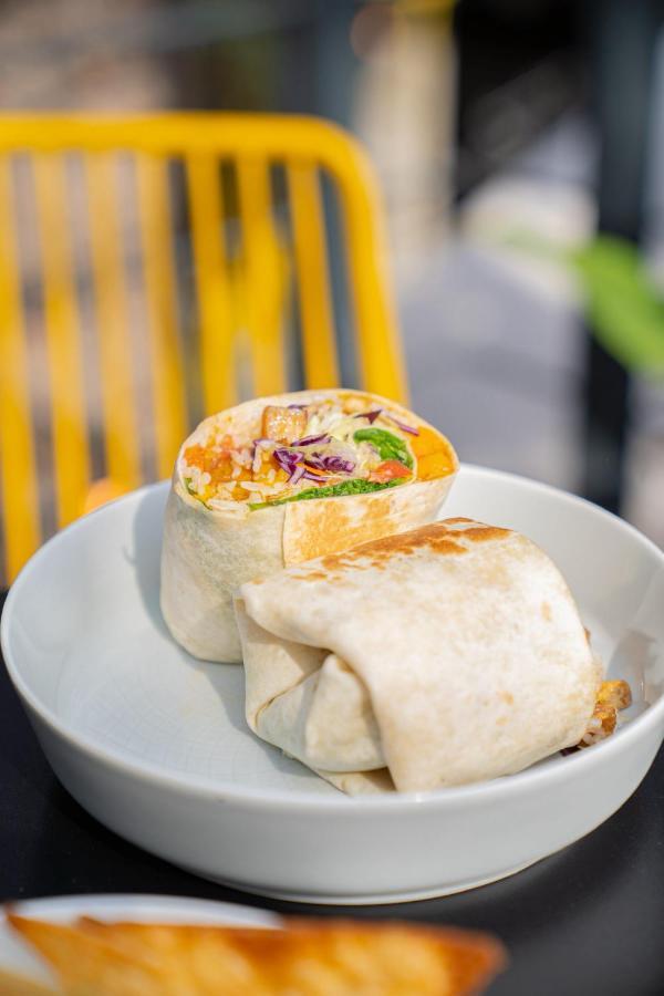 Street Food Possonium Apartments Bratislava Luaran gambar
