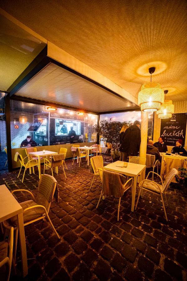 Street Food Possonium Apartments Bratislava Luaran gambar